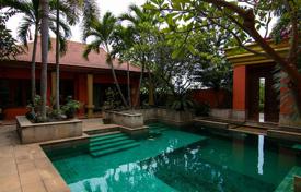 Thai-balinese 3-bedroom pool villa near Phoenix Golf course for $626,000