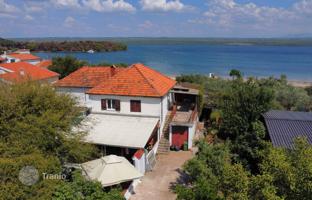 4-bedroom house 247 m² in Raslina for 300,000 €