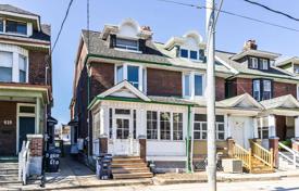 Terraced house – Bathurst Street, Toronto, Ontario,  Canada for C$1,918,000