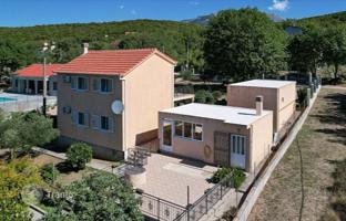 4-bedroom house 169 m² in Kovači for 380,000 €