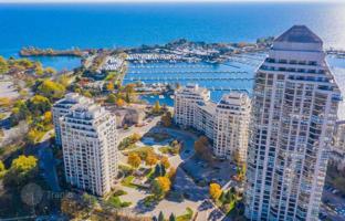 5-bedroom apartment in Lake Shore Boulevard West for C$795,000
