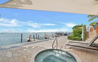 2-bedroom apartments in condo 85 m² in Miami for $686,000