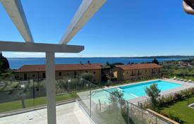 Three-storey villa overlooking Lake Garda in Brescia, Lombardy, Italy for 1,070,000 €
