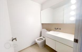 5-bedroom apartment in Charles Street East for C$977,000