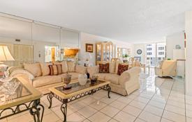 Condo – Miami Beach, Florida, USA for $750,000