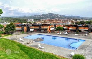 Apartment with a terrace in an exclusive residence with swimming pools and lounge areas, 100 meters from the beach, Lloret de Mar, Spain for 410,000 €