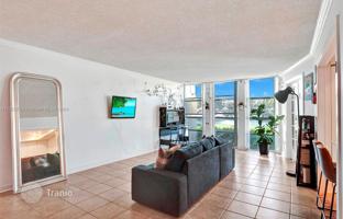 3-bedroom apartments in condo 139 m² in Hallandale Beach for $349,000