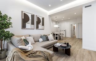 Bright two-bedroom apartment in the Retiro district of Madrid, Spain for 1,100,000 €