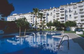 Penthouse with a terrace in a seafront residence with a garden and a swimming pools, Puerto Banus, Malaga, Spain for 2,750,000 €