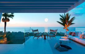 Semi-detached villa with 3 bedrooms, spacious garden and sea views in Mijas Costa for 1,100,000 €