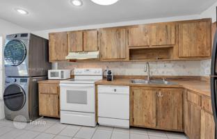 2-bedroom apartments in condo 113 m² in Pembroke Pines for $329,000