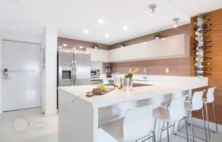 2-bedroom apartments in condo 76 m² in Lincoln Road for $499,000