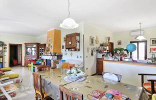 4-bedroom villa 390 m² in Campiglia Marittima for 790,000 €