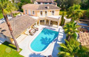 Beautiful villa with 2 swimming pools, a gym and a garden next to a golf course in Mougins, Côte d'Azur, France for 2,950,000 €