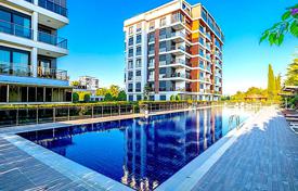 High standard of living in Antalya: Luxury apartment with sea view and residence permit for $444,000