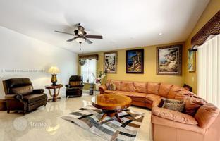 2-bedroom house 124 m² in Miami for $400,000