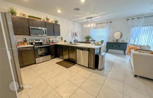 3-bedroom house 169 m² in Florida City for $440,000
