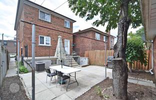 10-bedroom house in Old Toronto for C$1,700,000