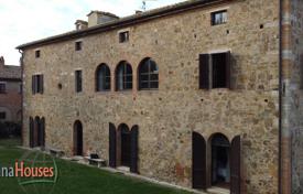 Montalcino (Siena) — Tuscany — Villa/Building for sale for 1,950,000 €