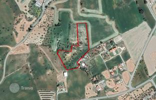Land plot 12,208 m² in Mazotos for 365,000 €