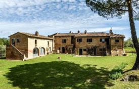 Villa with an olive grove, a vineyard and a pool in Siena, Tuscany, Italy for 2,900,000 €
