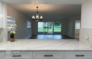 2-bedroom apartments in condo 140 m² in Pembroke Pines for $360,000