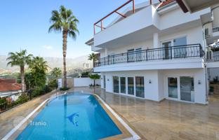 4-bedroom villa 343 m² in Kargicak for 54,140,000 TRY