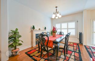 8-bedroom townhouse in North York for 1,056,000 €