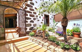 6-bedroom villa 261 m² in Tamaimo for 495,000 €