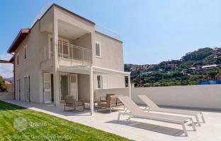 2-bedroom apartment 105 m² in Liguria for 380,000 €