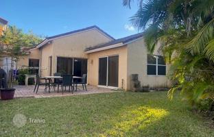 3-bedroom house 150 m² in Pembroke Pines for $549,000