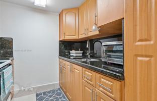 2-bedroom apartments in condo 77 m² in Miami for $300,000