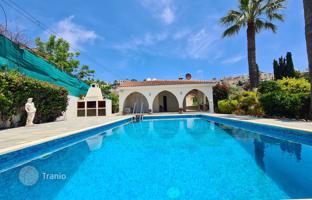 4-bedroom cottage 230 m² in Chloraka for 550,000 €