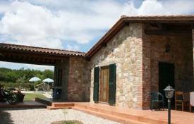 Villa with pool and garden for sale in Umbria for 390,000 €