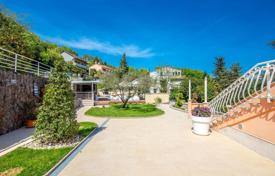 OPATIJA, LOVRAN- Apartment building of 700 m² with a swimming pool + 6000 m² of land with a project for a wellness resort with 28 rooms for 3,700,000 €