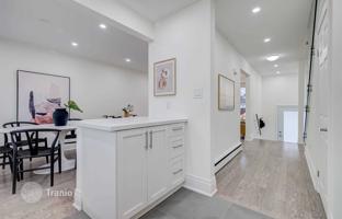 8-bedroom townhouse in Craven Road for C$1,394,000
