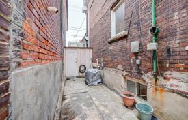 Terraced house – Bathurst Street, Toronto, Ontario,  Canada for C$1,721,000