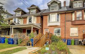 Terraced house – Bathurst Street, Toronto, Ontario,  Canada for C$1,912,000
