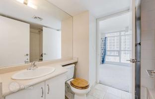 5-bedroom apartment in Fort York Boulevard for C$976,000