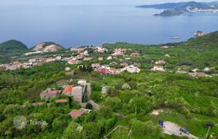 Land plot 1,640 m² in Blizikuće for 395,000 €