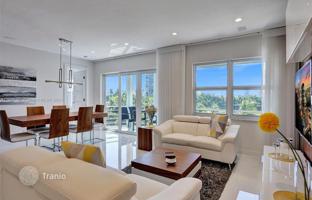2-bedroom apartments in condo 107 m² in Hallandale Beach for $450,000