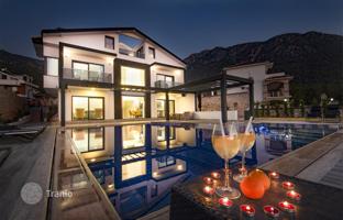 6-bedroom villa 240 m² in Fethiye for 49,043,000 TRY