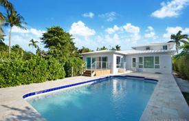 Modern villa with a pool, a garden, a garage, a terrace and a bay view, Miami, USA for $2,950,000
