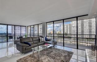 2-bedroom apartments in condo 126 m² in Hallandale Beach for $729,000