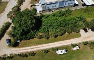 Land plot 1,470 m² in Sukošan for 1,350,000 €