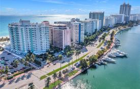 Condo – Collins Avenue, Miami, Florida,  USA for $619,000