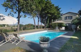 Beautiful villa with a pool, a garden and an unique view of the coast of Monte Conero, Marche, Italy for 825,000 € Beautiful villa with a pool, a garden and an unique view of the coast of Monte Conero, Marche, Italy for 825,000 €