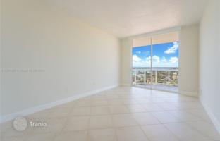 1-bedroom apartments in condo 107 m² in Surfside for $599,000