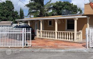 Apartment 260 m² in Hialeah for $1,050,000