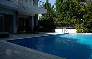 Three-storey villa with a pool, a garden and a garage in Athens, Attica, Greece for 680,000 €